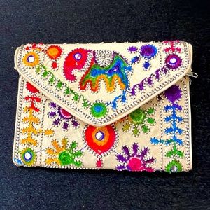 CCO PRICE TODAY ONLY 🔥🔥 NEW Embroidered Clutch